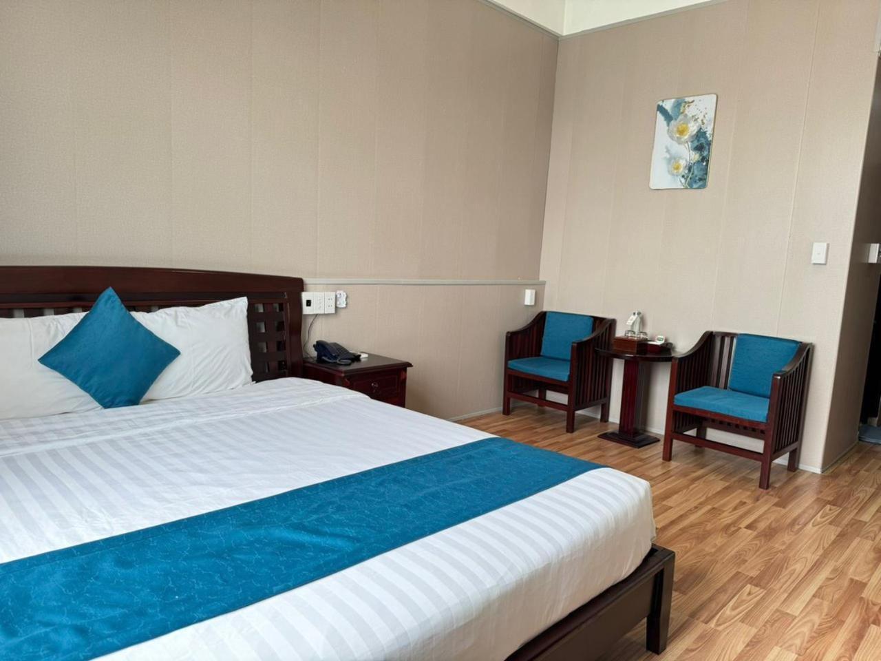 Khach San Hung Vuong Quang Ngai Hotel Exterior photo