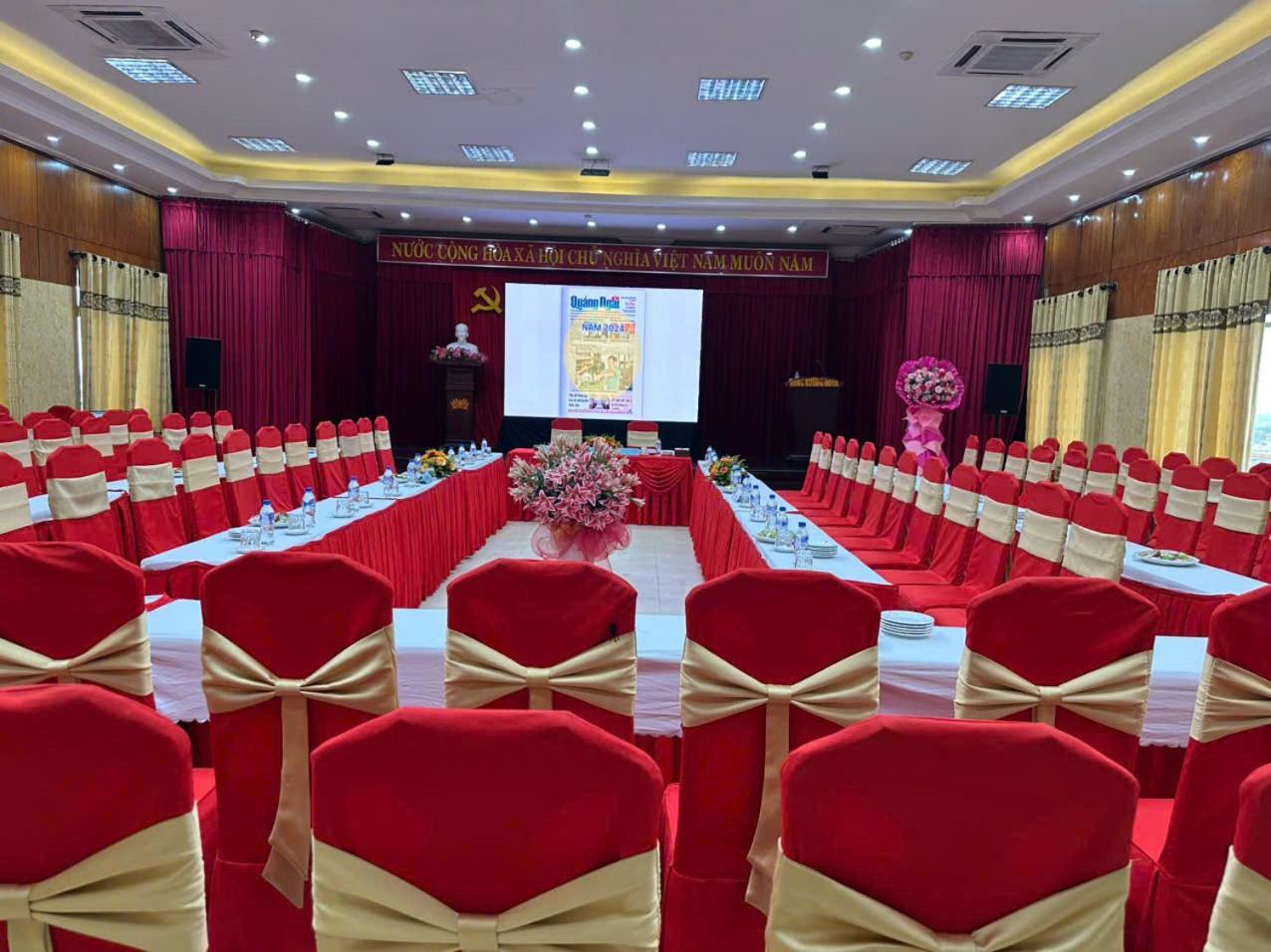 Khach San Hung Vuong Quang Ngai Hotel Exterior photo